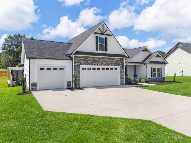 view of front of home featuring a front yard