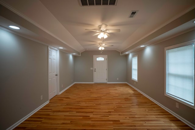 entrance foyer featuring light hardwood / wood-style floors, ornamental molding, and ceiling fan