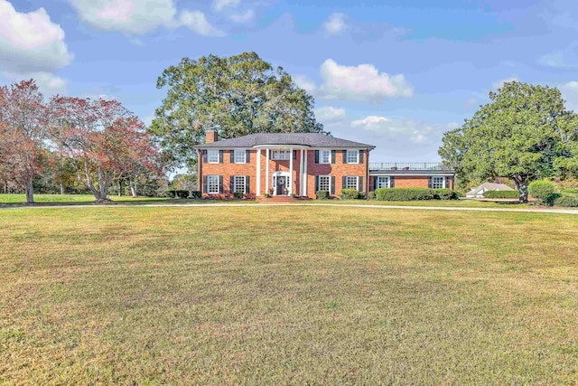 view of front of home with a front lawn