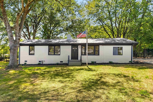 single story home featuring a front yard