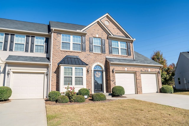 view of front of home featuring a front lawn and a garage