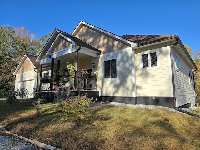 view of front of home with a front yard