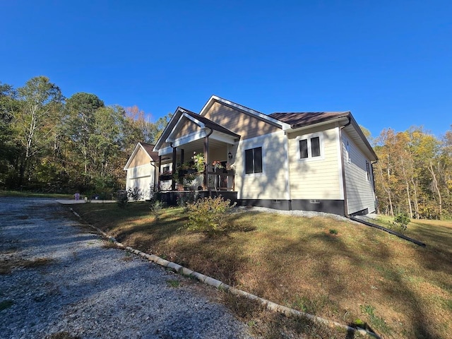 view of front of property with a front yard