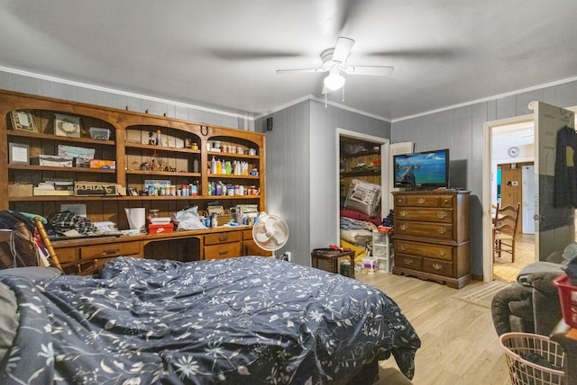 bedroom with light wood-type flooring, ceiling fan, and crown molding