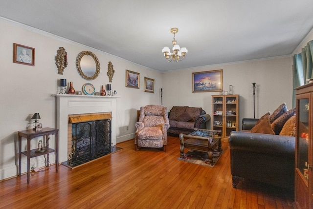 living room with ornamental molding, hardwood / wood-style floors, and a notable chandelier