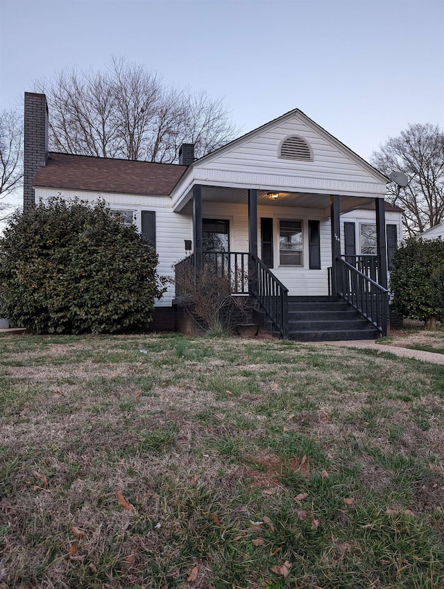 view of front facade with a front yard and a porch