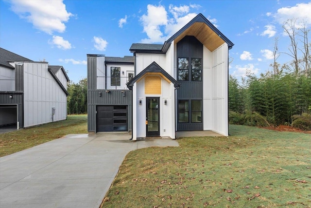 view of front facade with a garage and a front lawn