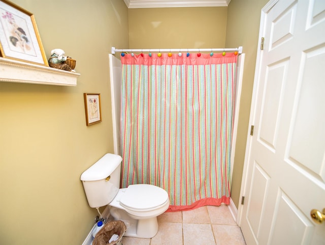 bathroom featuring curtained shower, tile patterned flooring, toilet, and ornamental molding