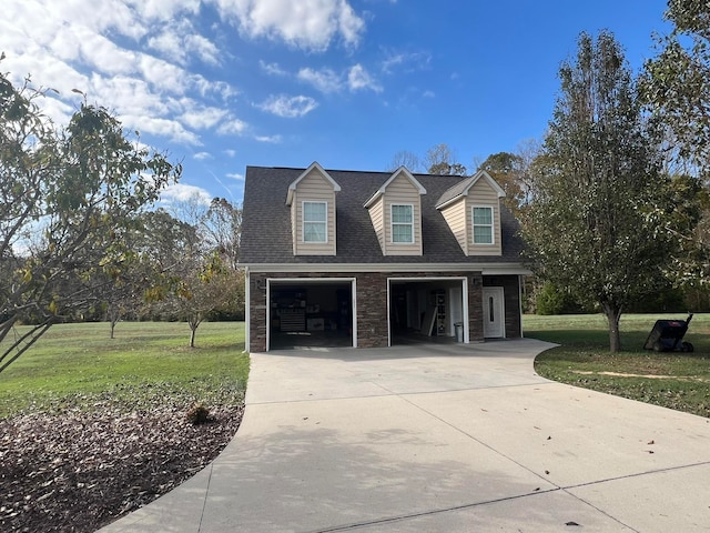 view of front facade featuring a front lawn and a garage