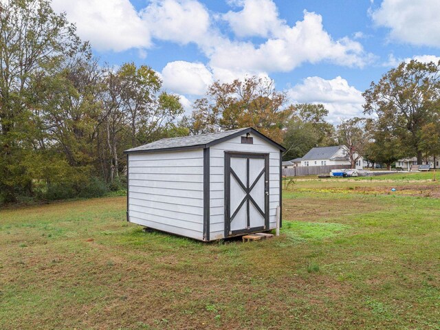 view of outdoor structure with a yard