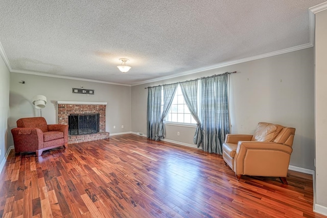 living area featuring hardwood / wood-style flooring, a textured ceiling, and ornamental molding