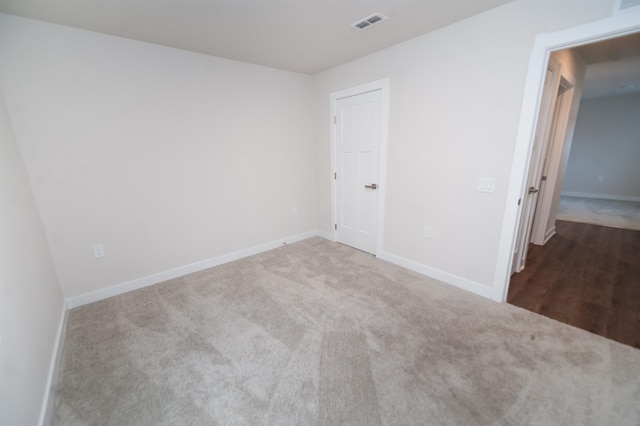 unfurnished room featuring carpet