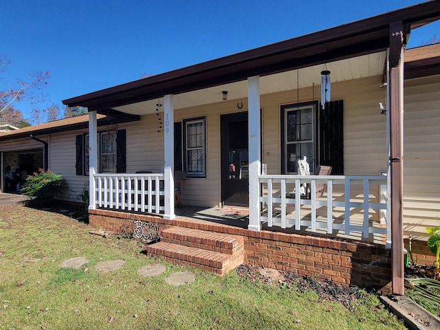 property entrance featuring a porch