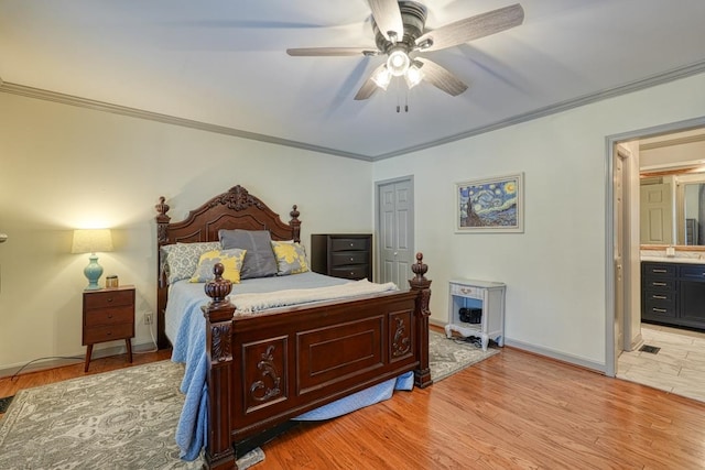 bedroom featuring light hardwood / wood-style floors, ceiling fan, ornamental molding, and ensuite bathroom