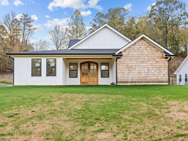 view of front of home featuring a front yard