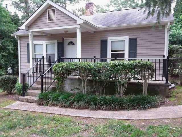 view of front of property with covered porch