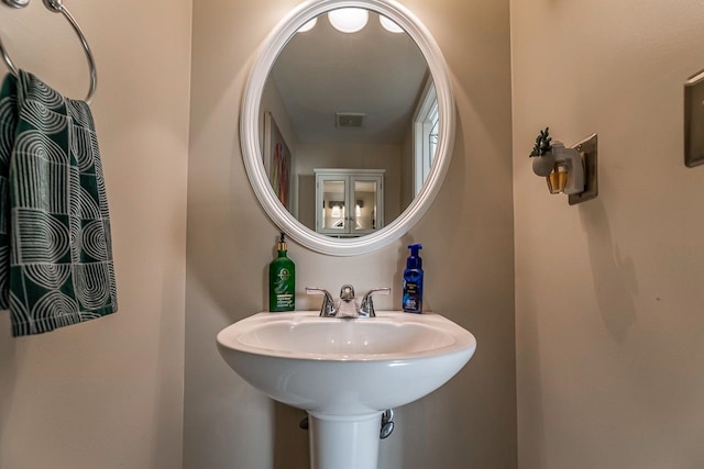 bathroom featuring sink