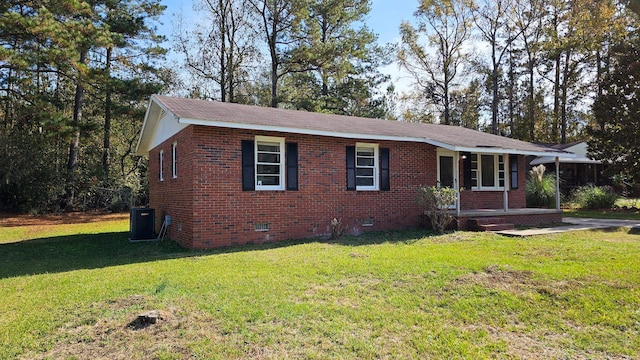 view of front of house featuring central AC unit and a front yard