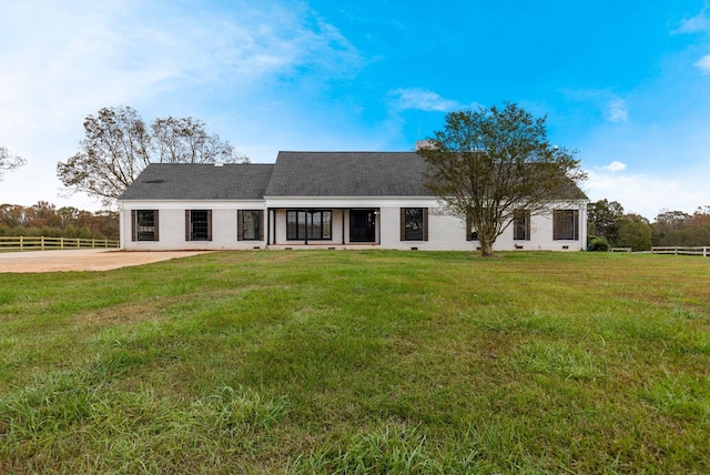 view of front of property with a front lawn