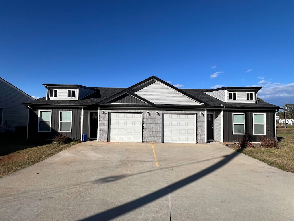 view of front facade with a garage