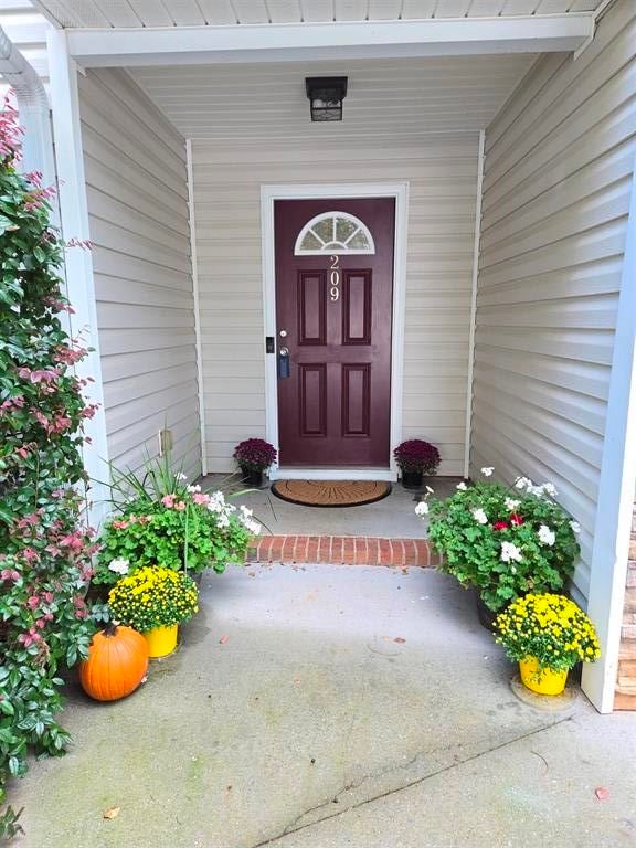 view of property entrance