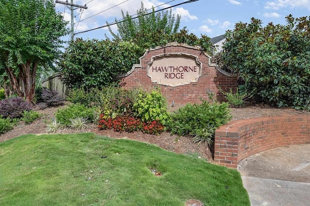 community / neighborhood sign with a lawn