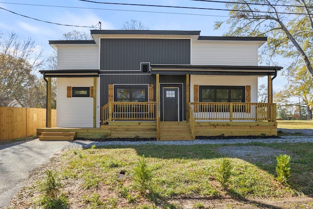 view of front of house featuring covered porch and a front lawn