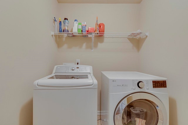 laundry room with washing machine and dryer