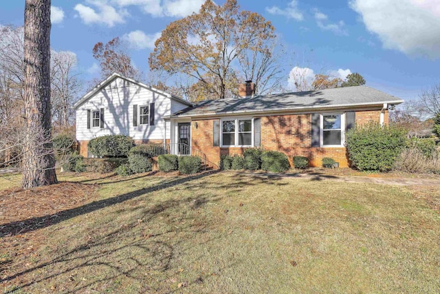 view of front of property with a front yard