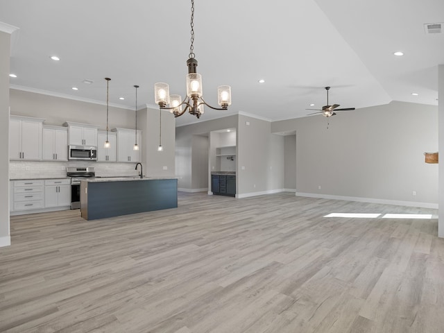 kitchen featuring appliances with stainless steel finishes, a kitchen island with sink, pendant lighting, light hardwood / wood-style flooring, and white cabinetry