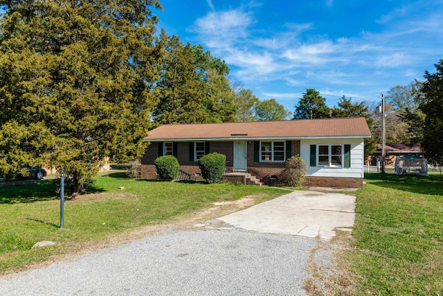 ranch-style house with a front yard