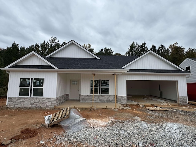 view of front of house with covered porch and a garage