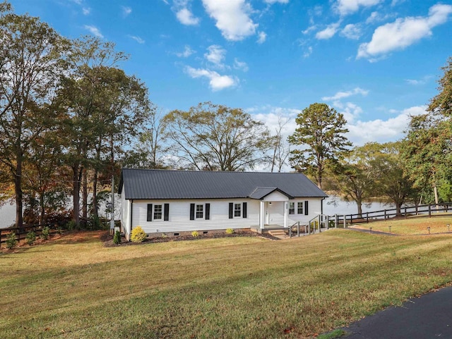 view of front of home with a front lawn