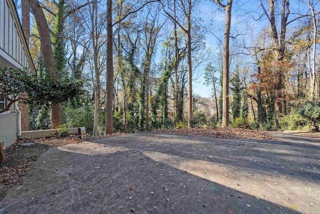 view of yard featuring aphalt driveway