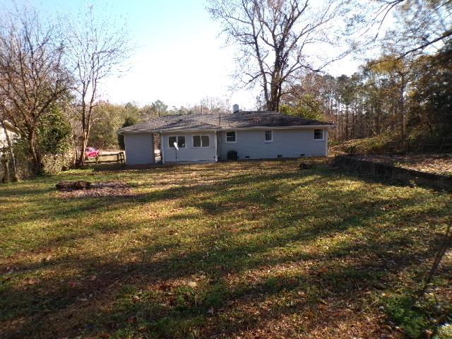 back of house featuring a yard