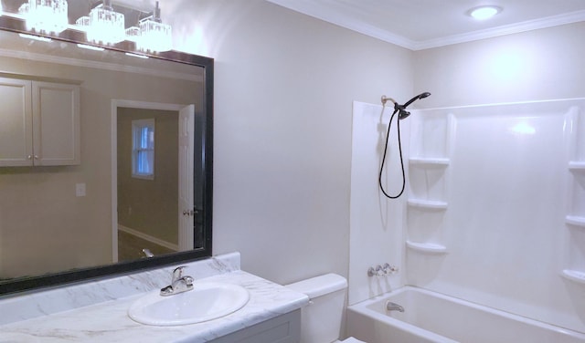 full bathroom with washtub / shower combination, vanity, toilet, and ornamental molding