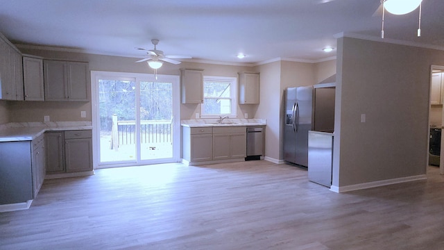 kitchen featuring crown molding, sink, light hardwood / wood-style flooring, ceiling fan, and appliances with stainless steel finishes