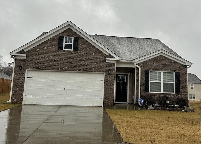 view of front of property featuring a front lawn