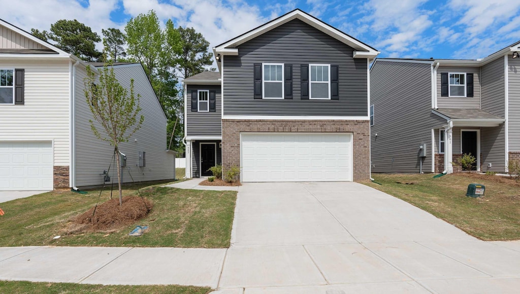 view of front of property featuring a front lawn and a garage