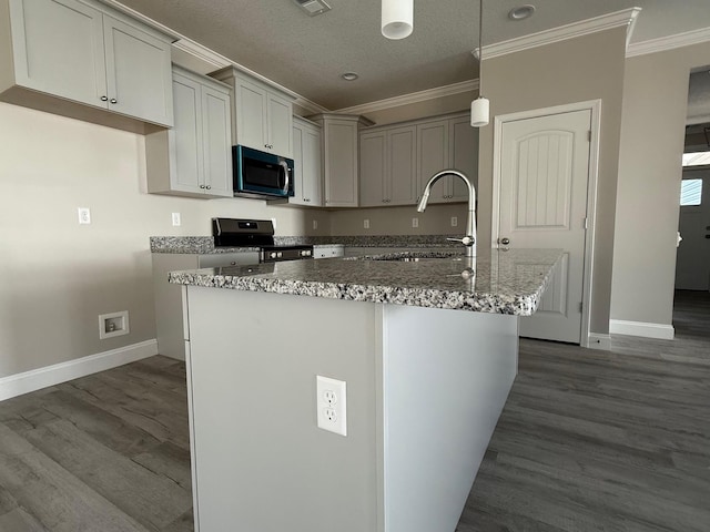 kitchen featuring range with electric cooktop, sink, a center island with sink, and ornamental molding