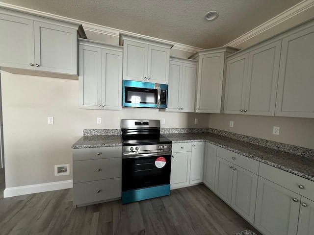 kitchen featuring electric range, gray cabinets, dark hardwood / wood-style floors, and a textured ceiling