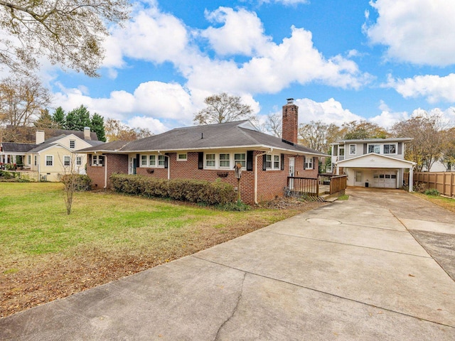 view of front of home featuring a front lawn