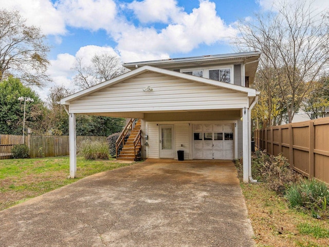 view of front of home with a carport and a front lawn