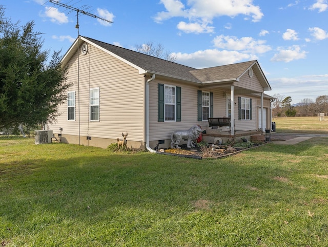 view of front facade featuring cooling unit, a porch, and a front yard