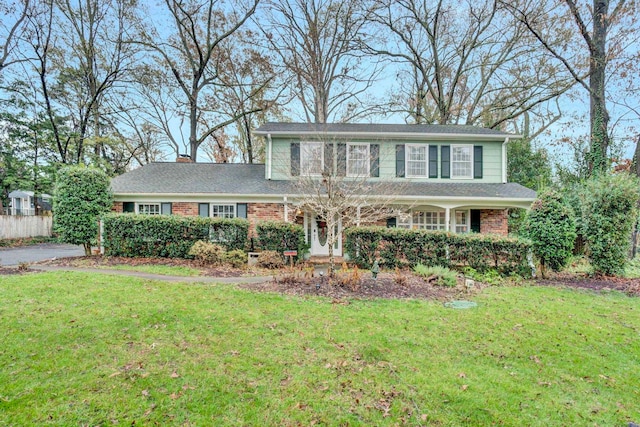 view of front of home featuring a front lawn