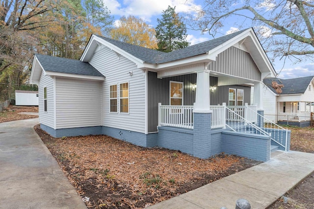 view of front of property featuring covered porch