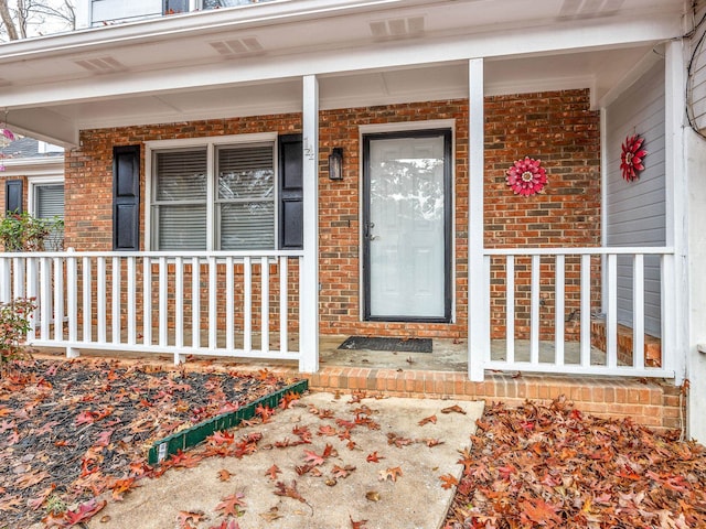 property entrance featuring a porch