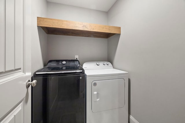 laundry room with washing machine and dryer