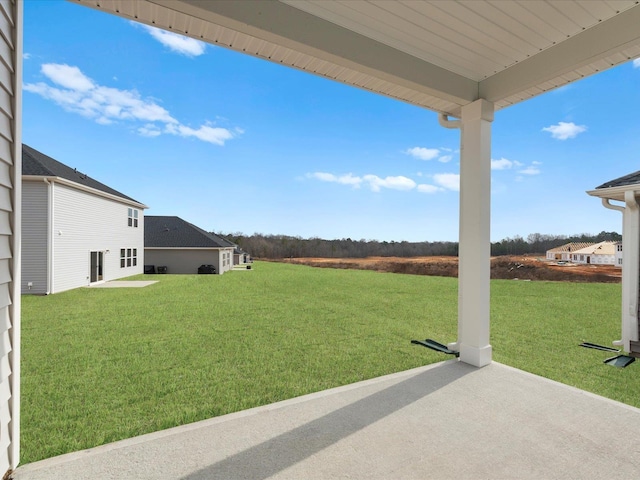 view of yard featuring a patio