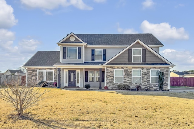 view of front of property featuring a front yard